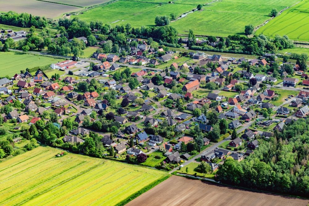 Luftbild Dornbusch - Dorfkern am Feldrand in Dornbusch im Bundesland Niedersachsen, Deutschland