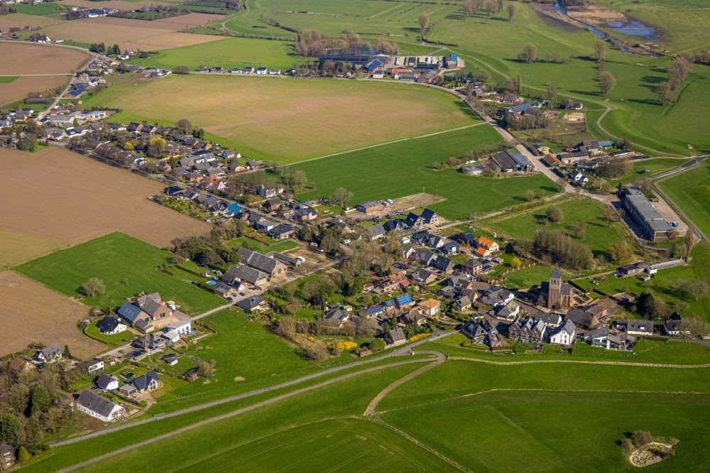 Luftaufnahme Dornick - Dorfkern am Feldrand in Dornick im Bundesland Nordrhein-Westfalen, Deutschland