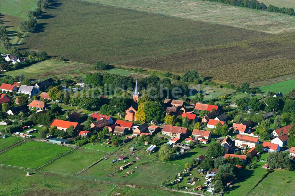 Luftaufnahme Dranse - Dorfkern am Feldrand in Dranse im Bundesland Brandenburg, Deutschland