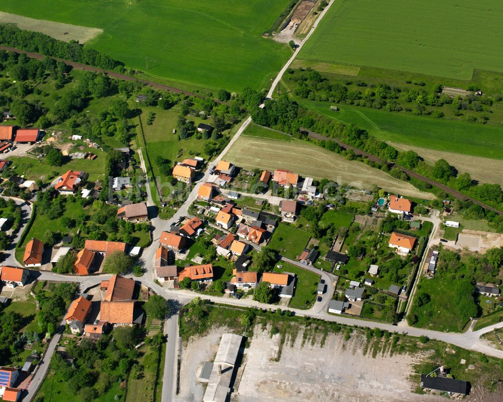 Luftaufnahme Drübeck - Dorfkern am Feldrand in Drübeck im Bundesland Sachsen-Anhalt, Deutschland