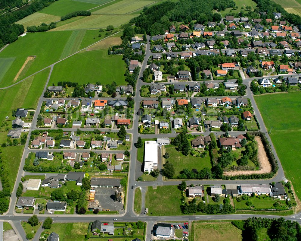 Luftaufnahme Driedorf - Dorfkern am Feldrand in Driedorf im Bundesland Hessen, Deutschland