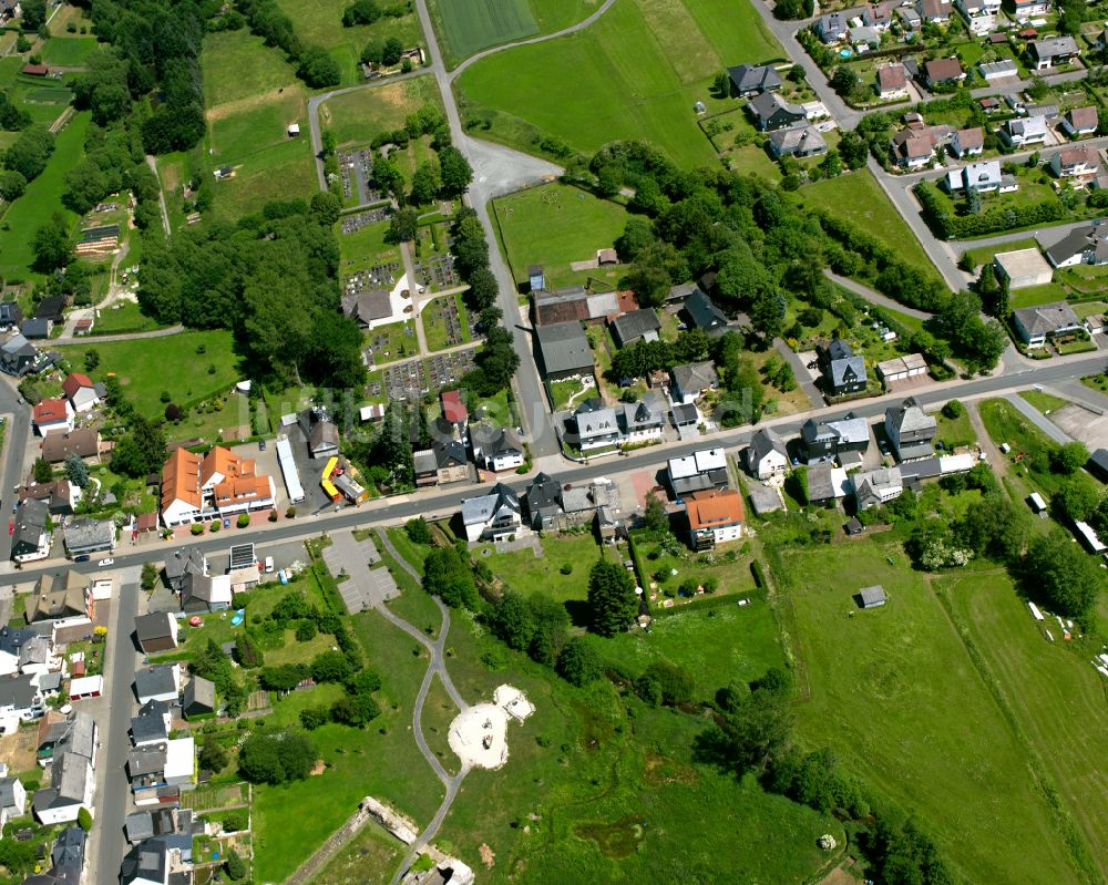 Driedorf von oben - Dorfkern am Feldrand in Driedorf im Bundesland Hessen, Deutschland