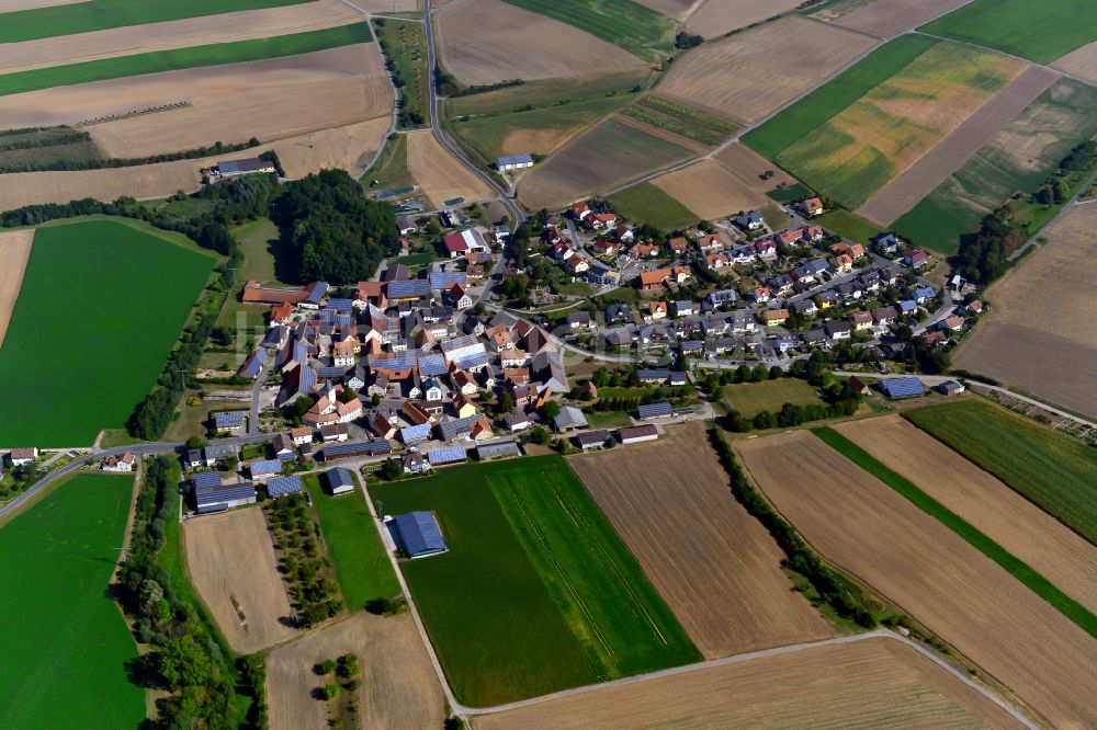 Eichelsee aus der Vogelperspektive: Dorfkern am Feldrand in Eichelsee im Bundesland Bayern, Deutschland