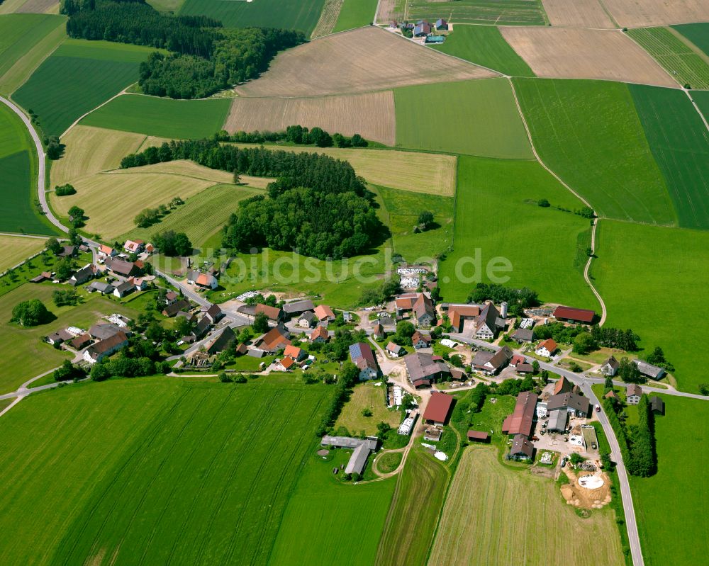 Eichen von oben - Dorfkern am Feldrand in Eichen im Bundesland Baden-Württemberg, Deutschland