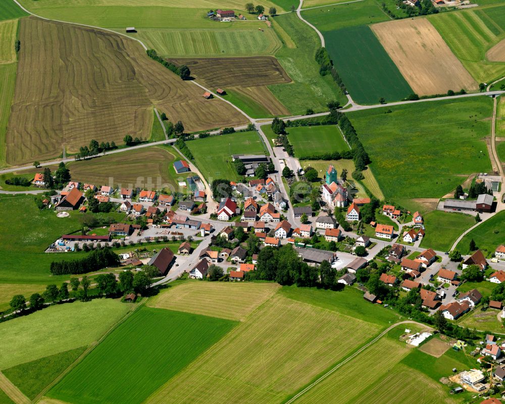 Luftaufnahme Ellwangen - Dorfkern am Feldrand in Ellwangen im Bundesland Baden-Württemberg, Deutschland