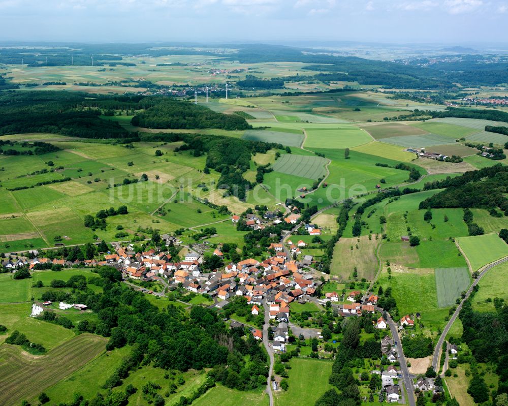 Luftaufnahme Elpenrod - Dorfkern am Feldrand in Elpenrod im Bundesland Hessen, Deutschland