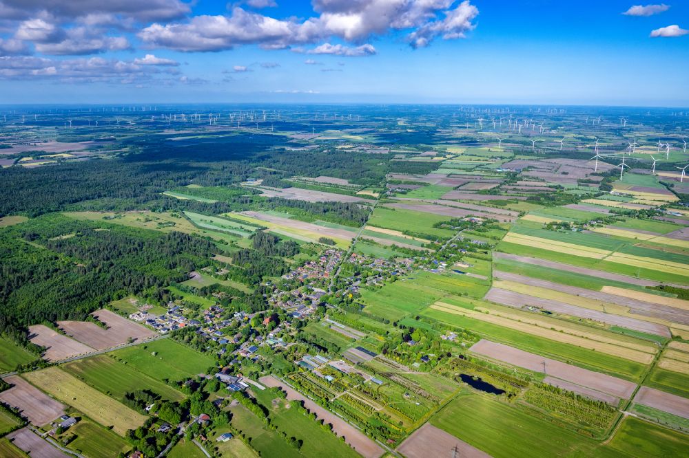 Luftaufnahme Enge-Sande - Dorfkern am Feldrand in Enge-Sande im Bundesland Schleswig-Holstein, Deutschland