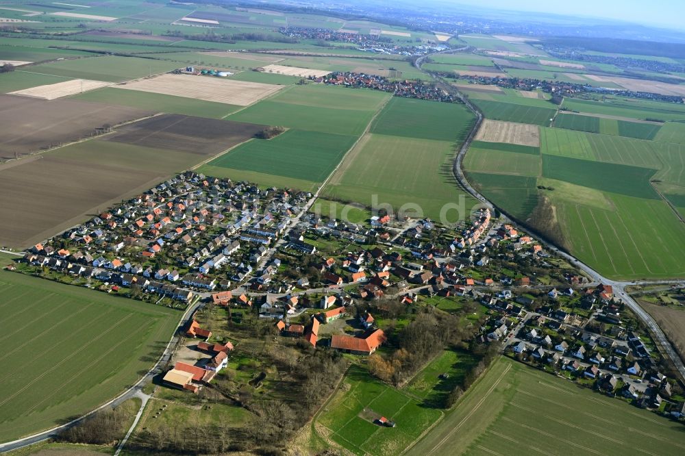 Heyersum von oben - Dorfkern am Feldrand entlang der Gronauer Straße in Heyersum im Bundesland Niedersachsen, Deutschland