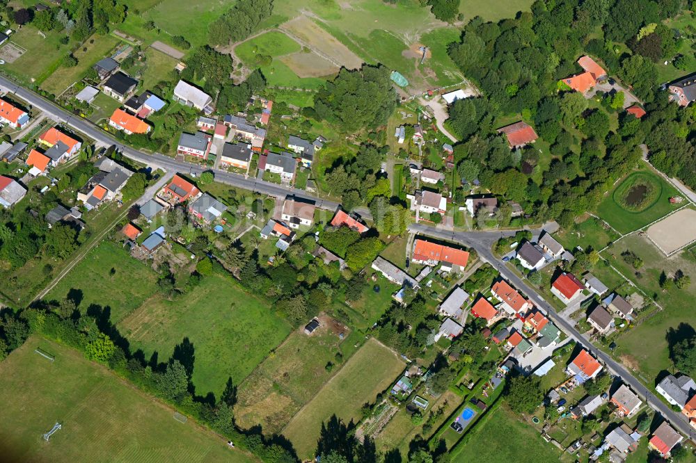 Luftbild Groß Kordshagen - Dorfkern am Feldrand entlang der Schulstraße in Groß Kordshagen im Bundesland Mecklenburg-Vorpommern, Deutschland