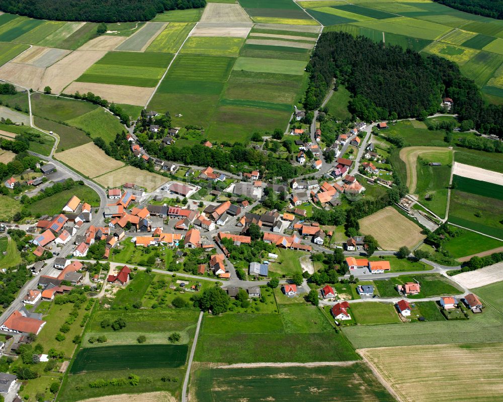 Luftbild Erbenhausen - Dorfkern am Feldrand in Erbenhausen im Bundesland Hessen, Deutschland