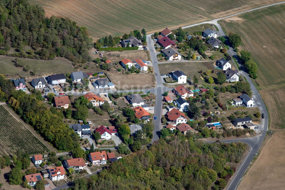Luftaufnahme Erlenbach bei Marktheidenfeld - Dorfkern am Feldrand in Erlenbach bei Marktheidenfeld im Bundesland Bayern, Deutschland