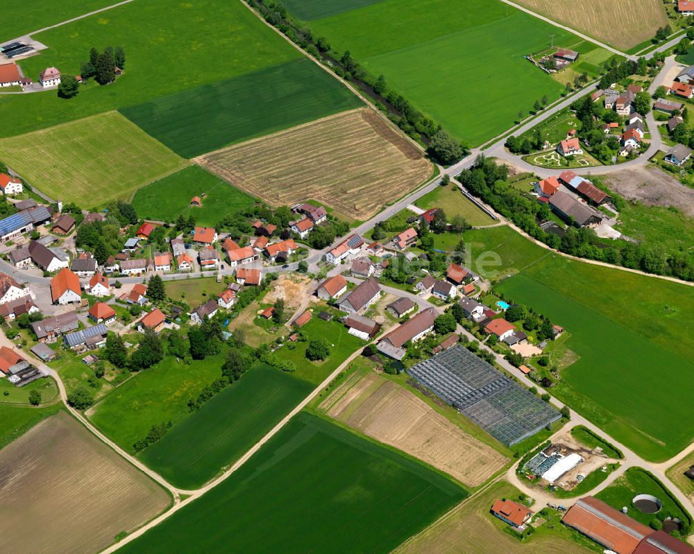 Erolzheim von oben - Dorfkern am Feldrand in Erolzheim im Bundesland Baden-Württemberg, Deutschland