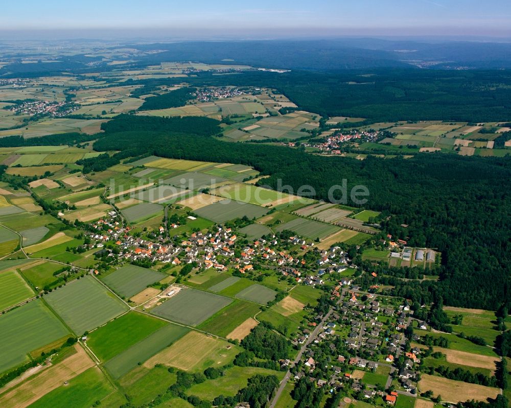 Escherode aus der Vogelperspektive: Dorfkern am Feldrand in Escherode im Bundesland Niedersachsen, Deutschland