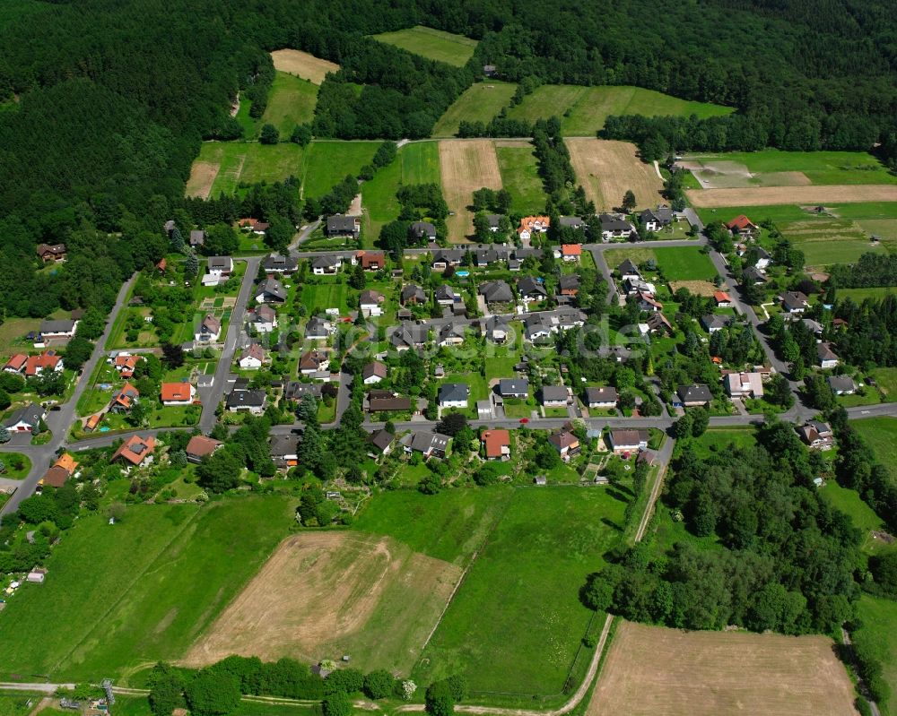 Luftaufnahme Escherode - Dorfkern am Feldrand in Escherode im Bundesland Niedersachsen, Deutschland