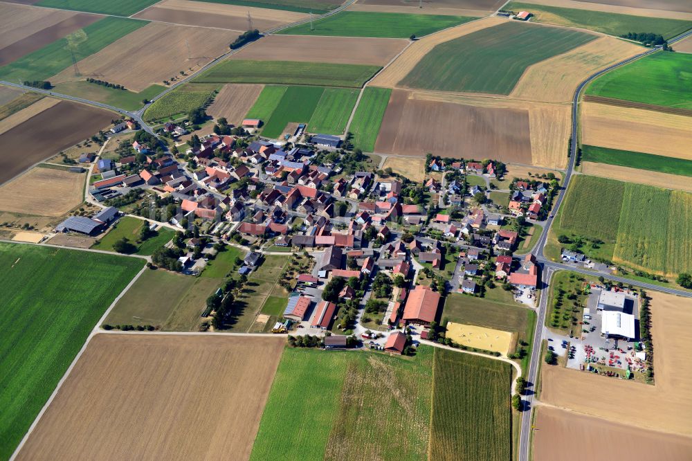 Euerhausen aus der Vogelperspektive: Dorfkern am Feldrand in Euerhausen im Bundesland Bayern, Deutschland