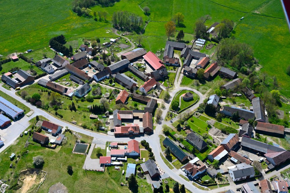 Luftaufnahme Fahrendorf - Dorfkern am Feldrand in Fahrendorf im Bundesland Sachsen-Anhalt, Deutschland
