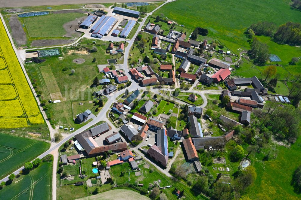 Luftaufnahme Fahrendorf - Dorfkern am Feldrand in Fahrendorf im Bundesland Sachsen-Anhalt, Deutschland