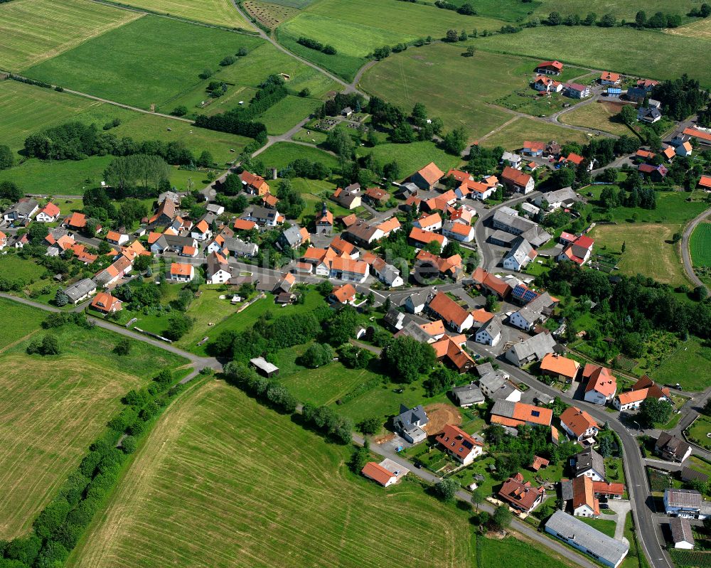Luftaufnahme Feldkrücken - Dorfkern am Feldrand in Feldkrücken im Bundesland Hessen, Deutschland