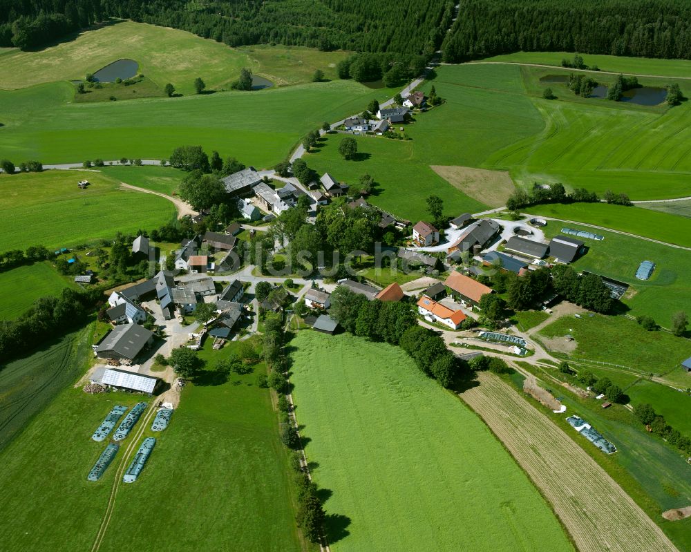 Luftbild Föhrenreuth - Dorfkern am Feldrand in Föhrenreuth im Bundesland Bayern, Deutschland