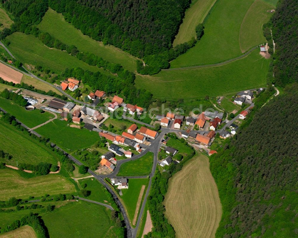 Luftaufnahme Fischbach - Dorfkern am Feldrand in Fischbach im Bundesland Hessen, Deutschland