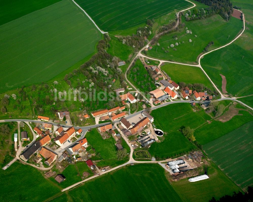 Flachslanden von oben - Dorfkern am Feldrand in Flachslanden im Bundesland Bayern, Deutschland