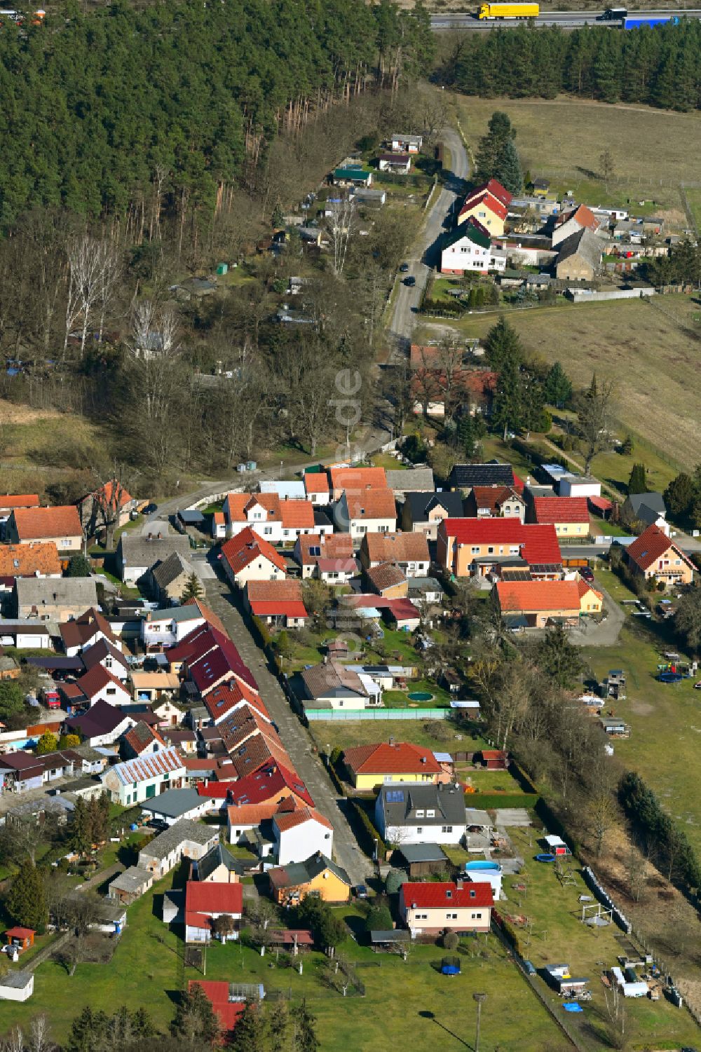 Luftaufnahme Friedrichshof - Dorfkern am Feldrand in Friedrichshof im Bundesland Brandenburg, Deutschland