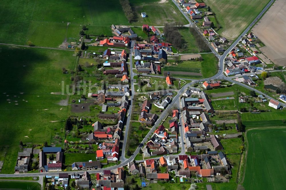 Luftbild Gadegast - Dorfkern am Feldrand in Gadegast im Bundesland Sachsen-Anhalt, Deutschland