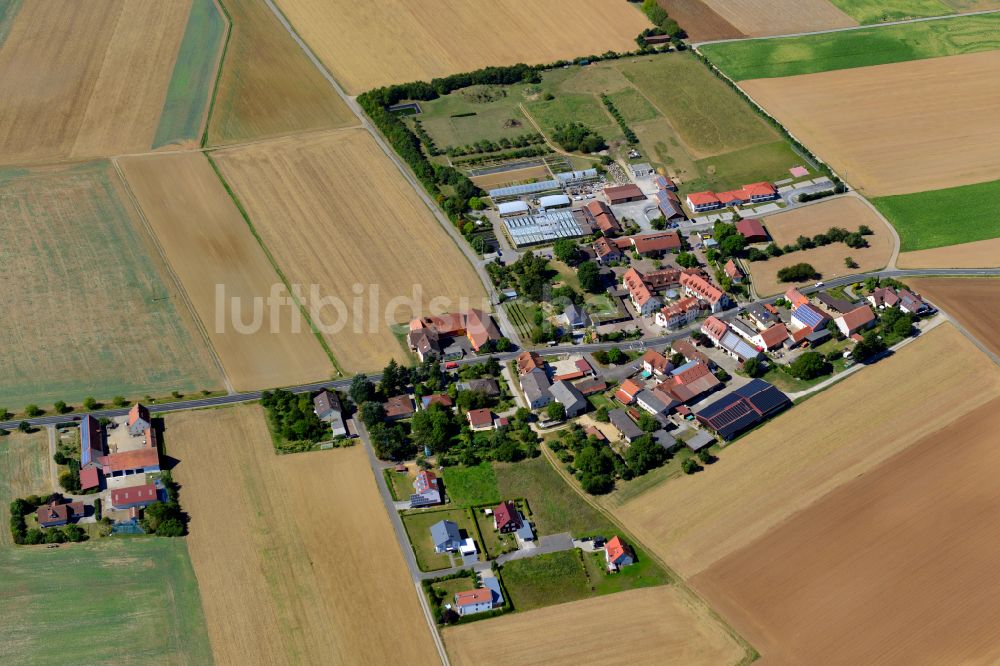 Luftbild Gadheim - Dorfkern am Feldrand in Gadheim im Bundesland Bayern, Deutschland