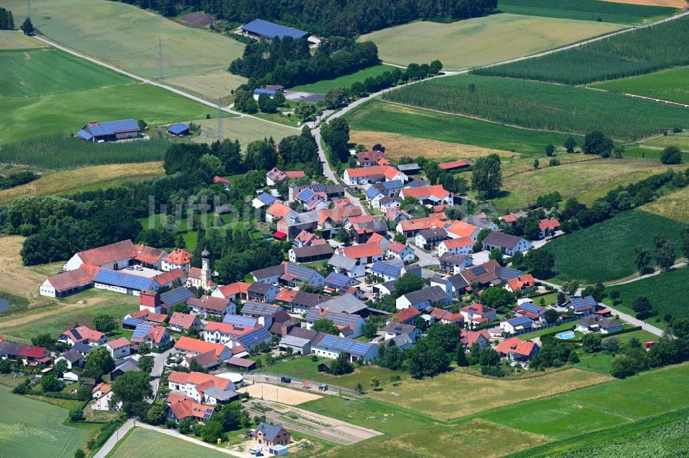 Luftaufnahme Gambach - Dorfkern am Feldrand in Gambach im Bundesland Bayern, Deutschland