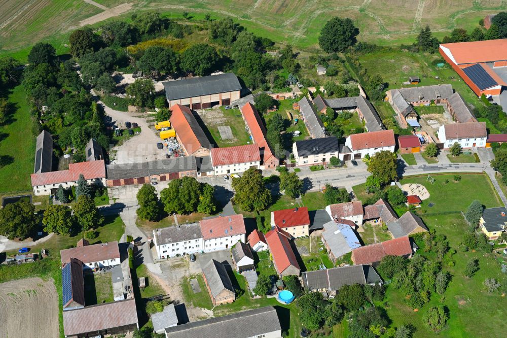 Luftbild Garrey - Dorfkern am Feldrand in Garrey im Bundesland Brandenburg, Deutschland