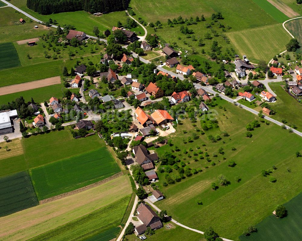 Garrweiler aus der Vogelperspektive: Dorfkern am Feldrand in Garrweiler im Bundesland Baden-Württemberg, Deutschland