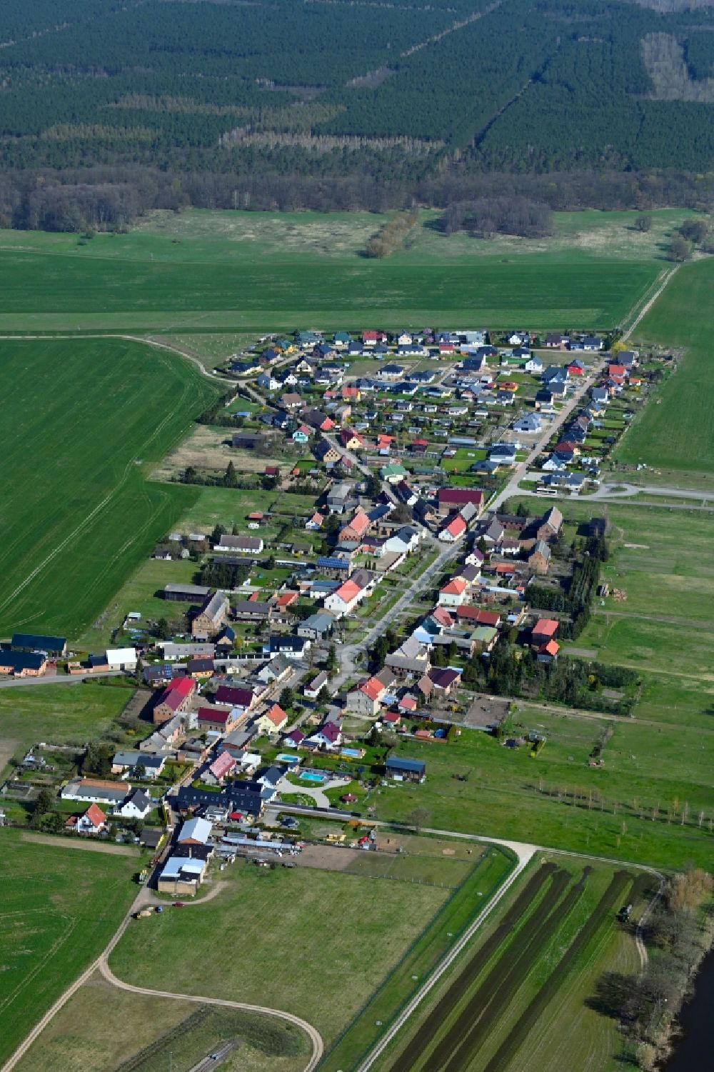 Gatow von oben - Dorfkern am Feldrand in Gatow im Bundesland Brandenburg, Deutschland