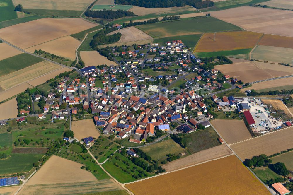 Luftaufnahme Gaubüttelbrunn - Dorfkern am Feldrand in Gaubüttelbrunn im Bundesland Bayern, Deutschland