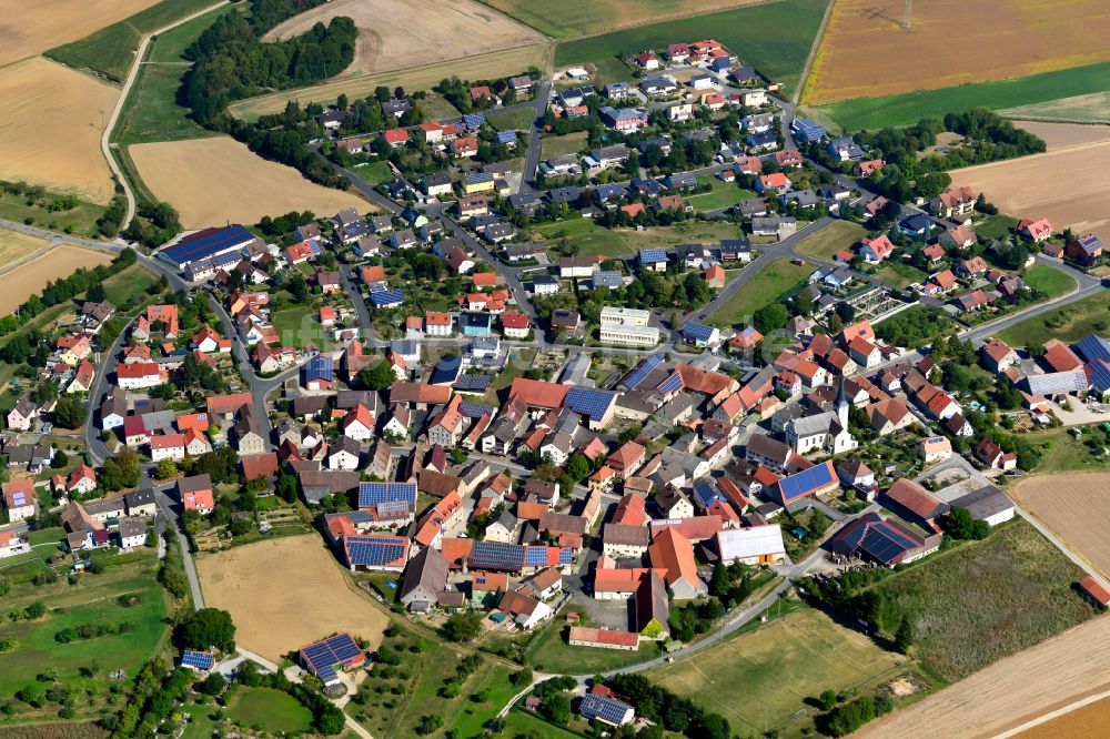 Gaubüttelbrunn von oben - Dorfkern am Feldrand in Gaubüttelbrunn im Bundesland Bayern, Deutschland