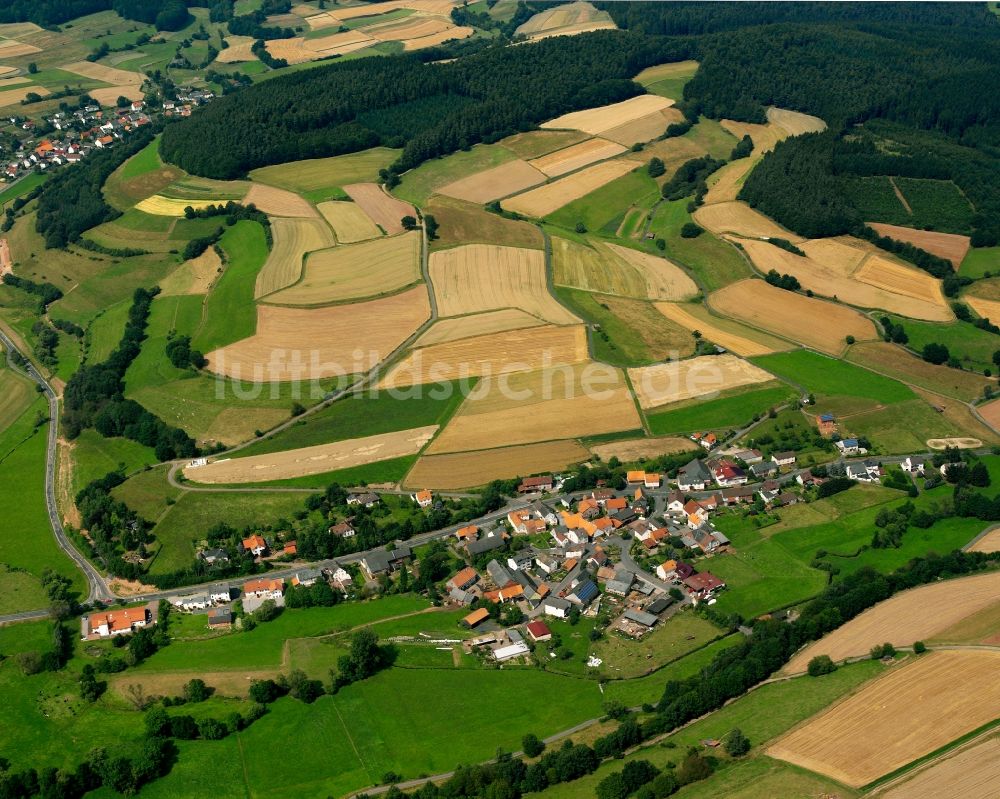 Gersdorf von oben - Dorfkern am Feldrand in Gersdorf im Bundesland Hessen, Deutschland