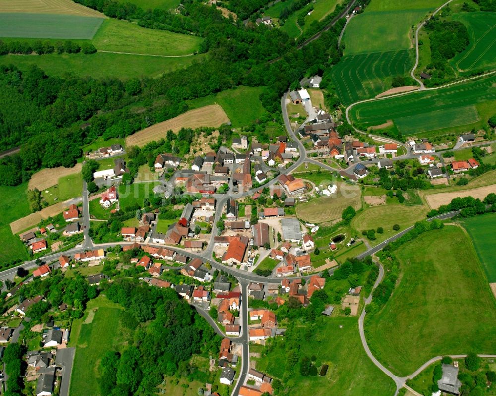 Luftaufnahme Gilfershausen - Dorfkern am Feldrand in Gilfershausen im Bundesland Hessen, Deutschland