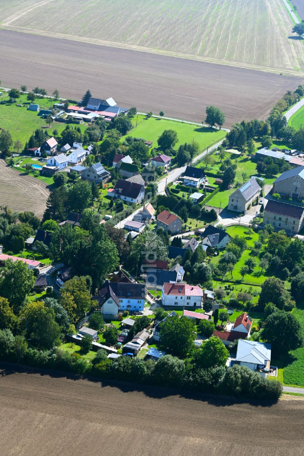 Luftbild Göllnitz - Dorfkern am Feldrand in Göllnitz im Bundesland Thüringen, Deutschland