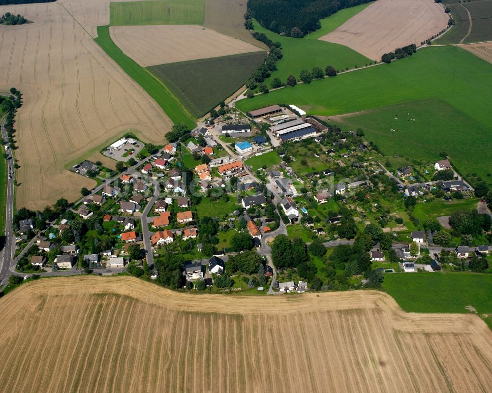 Grünberg von oben - Dorfkern am Feldrand in Grünberg im Bundesland Sachsen, Deutschland