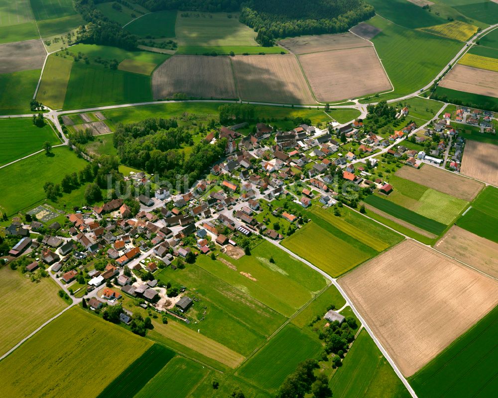 Luftaufnahme Grüningen - Dorfkern am Feldrand in Grüningen im Bundesland Baden-Württemberg, Deutschland