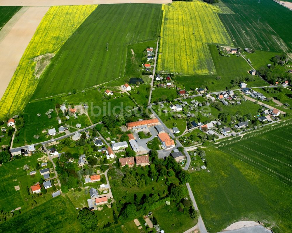 Luftaufnahme Grünlichtenberg - Dorfkern am Feldrand in Grünlichtenberg im Bundesland Sachsen, Deutschland