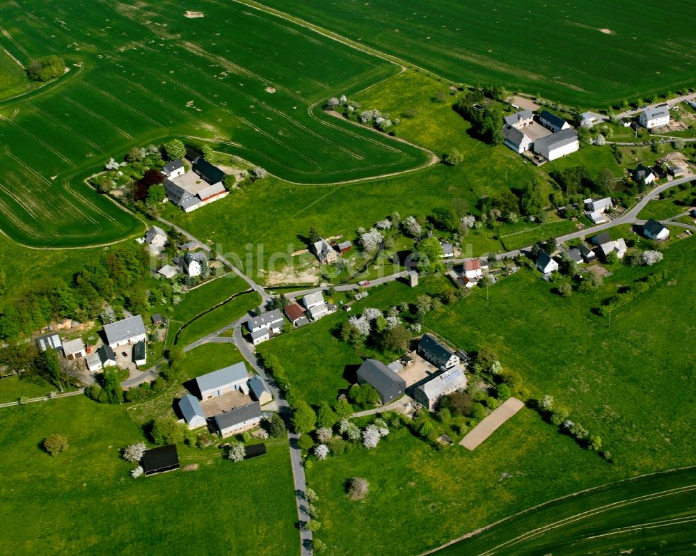 Luftbild Grünlichtenberg - Dorfkern am Feldrand in Grünlichtenberg im Bundesland Sachsen, Deutschland