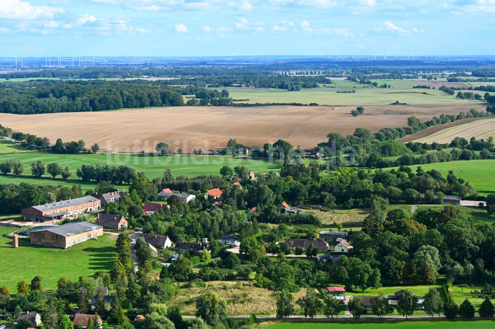 Groß Daberkow von oben - Dorfkern am Feldrand in Groß Daberkow im Bundesland Mecklenburg-Vorpommern, Deutschland