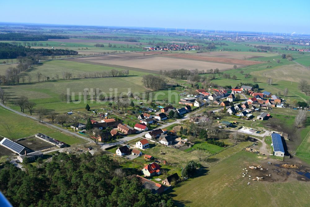 Groß Haßlow von oben - Dorfkern am Feldrand in Groß Haßlow im Bundesland Brandenburg, Deutschland