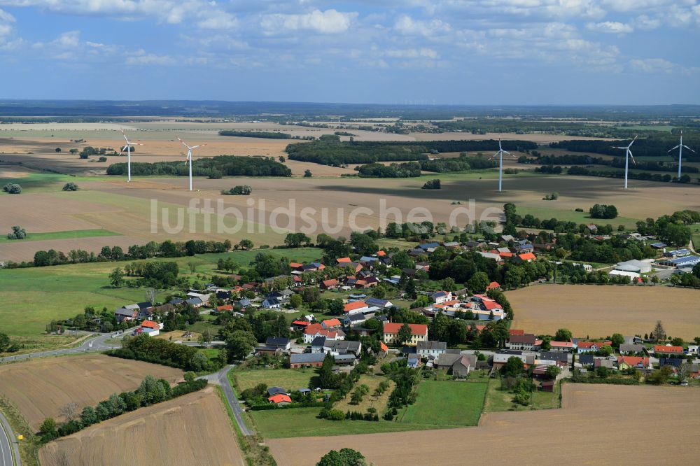 Luftaufnahme Groß Warnow - Dorfkern am Feldrand in Groß Warnow im Bundesland Brandenburg, Deutschland