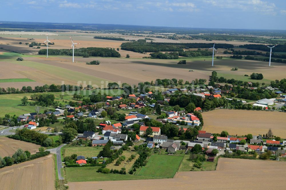 Groß Warnow von oben - Dorfkern am Feldrand in Groß Warnow im Bundesland Brandenburg, Deutschland