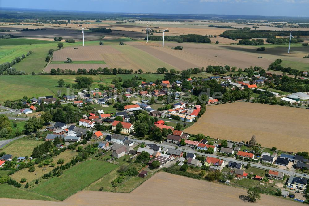 Luftbild Groß Warnow - Dorfkern am Feldrand in Groß Warnow im Bundesland Brandenburg, Deutschland