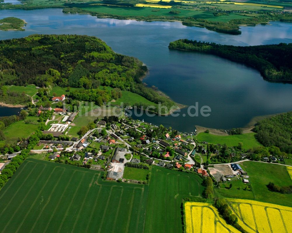 Groß Zecher von oben - Dorfkern am Feldrand in Groß Zecher im Bundesland Schleswig-Holstein, Deutschland