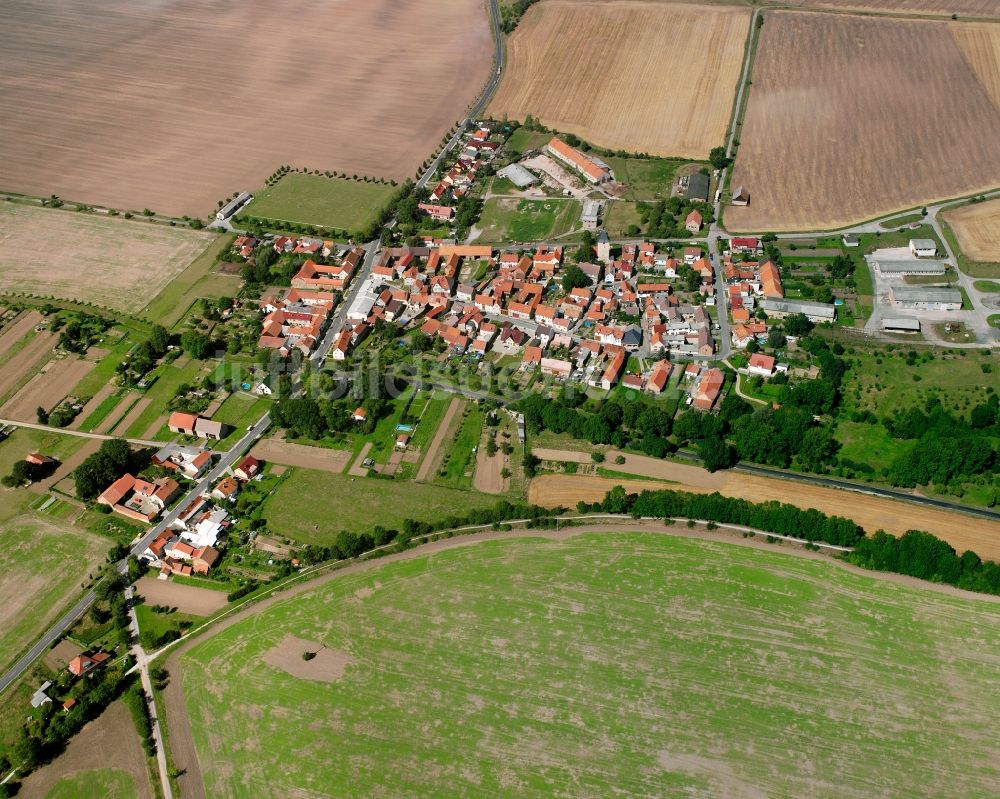 Luftaufnahme Großwelsbach - Dorfkern am Feldrand in Großwelsbach im Bundesland Thüringen, Deutschland