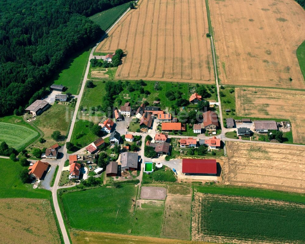 Gundelsheim von oben - Dorfkern am Feldrand in Gundelsheim im Bundesland Baden-Württemberg, Deutschland