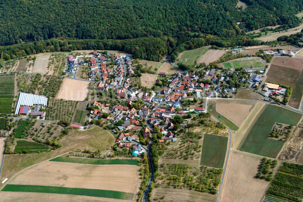 Luftbild Halsbach - Dorfkern am Feldrand in Halsbach im Bundesland Bayern, Deutschland